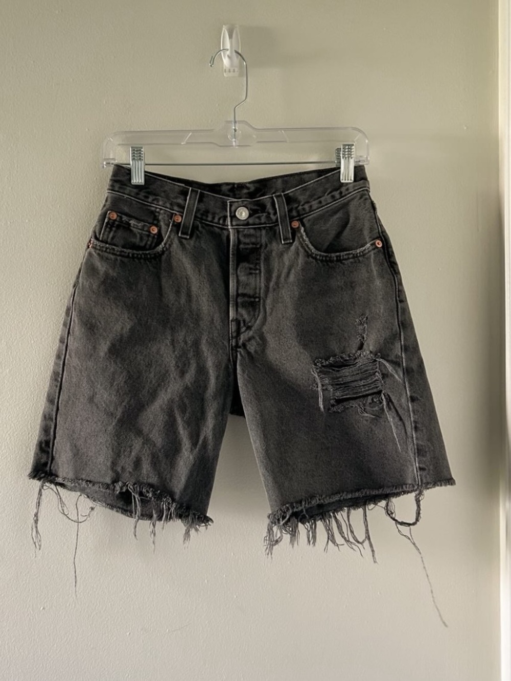 Levi’s Distressed Black Denim Shorts 🖤